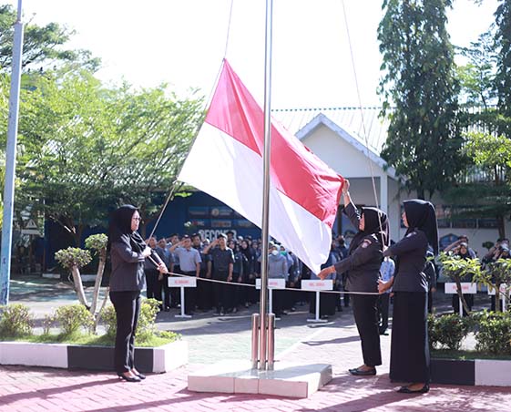 Gambar Pimpin Upacara Hari Kedisiplinan Naional, Nur Alam A. tekankan disiplin Pegawai